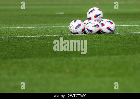 Barcelona, Spanien. März 2024. Barcelona, Spanien, 17. März 2024: Der offizielle Spielball wird während des Liga-F-Fußballspiels zwischen dem FC Barcelona und UD Teneriffa im Johan Cruyff Stadion in Barcelona, Spanien (Judit Cartiel/SPP) gezeigt. /Alamy Live News Stockfoto
