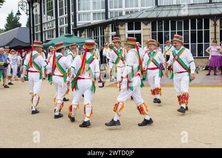 Adlington Morris tanzt beim Buxton Day of Dance Stockfoto