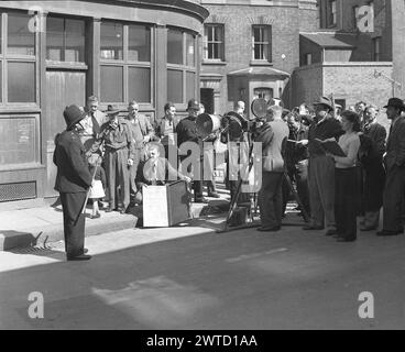 Dreharbeiten der EALING Comedy PASS TO PIMLICO 1949 vor Ort in einem großen Bombenangriff in Lambeth Regisseur HENRY CORNELIUS Drehbuch T.E.B. CLARKE Music GEORGES AURIC Ealing Studios Stockfoto