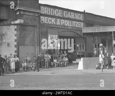 Dreharbeiten der EALING Comedy PASS ZU PIMLICO 1949 vor Ort in der Nähe einer großen Bombenanlage in Lambeth Regisseur HENRY CORNELIUS Drehbuch T.E.B. CLARKE Music GEORGES AURIC Ealing Studios Stockfoto