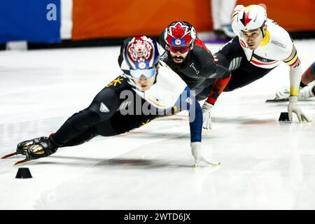 ROTTERDAM - Steven Dubois (CAN) beim Viertelfinale der 1000-Meter-Männer bei den Kurzstreckenweltmeisterschaften in Ahoy. ANP IRIS VAN DEN BROEK Stockfoto