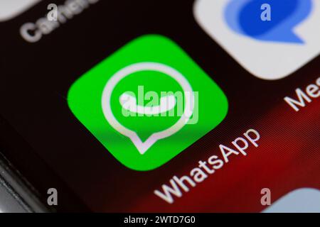 WhatsApp App-Symbol auf dem Mobiltelefon Stockfoto