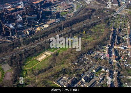 Luftbild, Volkspark Schwelgern Schwelgernpark am ThyssenKrupp Steel Europe Werk in Marxloh, Duisburg, Ruhrgebiet, Nordrhein-Westfalen, Deutschland, Duisburg-N ACHTUNGxMINDESTHONORARx60xEURO *** Luftansicht, Volkspark Schwelgern Schwelgernpark im ThyssenKrupp Steel Europe Werk in Marxloh, Duisburg, Ruhrgebiet, Nordrhein-Westfalen, Deutschland, Duisburg N ACHTUNGxMINDESTHONORARx60xEURO Stockfoto