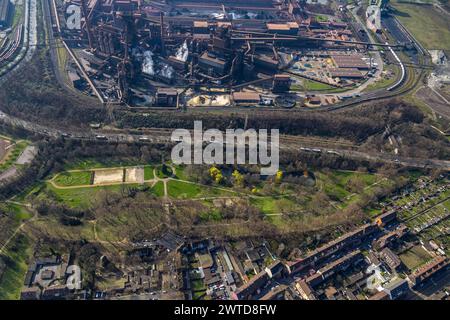 Luftbild, Volkspark Schwelgern Schwelgernpark am ThyssenKrupp Steel Europe Werk in Marxloh, Duisburg, Ruhrgebiet, Nordrhein-Westfalen, Deutschland, Duisburg-N ACHTUNGxMINDESTHONORARx60xEURO *** Luftansicht, Volkspark Schwelgern Schwelgernpark im ThyssenKrupp Steel Europe Werk in Marxloh, Duisburg, Ruhrgebiet, Nordrhein-Westfalen, Deutschland, Duisburg N ACHTUNGxMINDESTHONORARx60xEURO Stockfoto