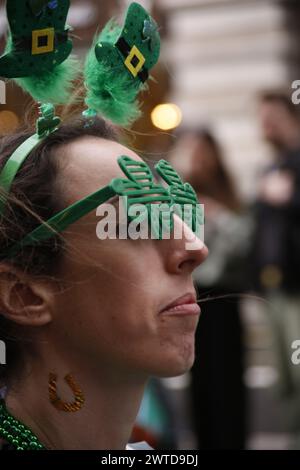 17. März 2024, London, UK St. Patrick's Day Parade London die jährlich stattfindende St. Patricks Day Parade durch das Zentrum Londons wird von der großen irischen Gemeinde der Stadt gefeiert. Foto: Roland Ravenhill/Alamy Stockfoto