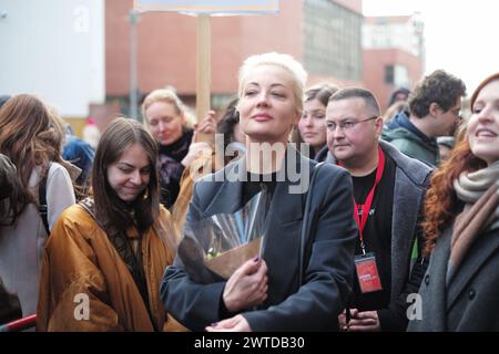 Berlin, Deutschland. März 2024. JULIA NAVALNAYA, die Witwe des russischen Oppositionsführers Alexej Nawalny, der bei den russischen Präsidentschaftswahlen in der russischen Botschaft in Berlin stimmte. (Credit Image: © Dan Herrick/ZUMA Press Wire) NUR REDAKTIONELLE VERWENDUNG! Nicht für kommerzielle ZWECKE! Stockfoto