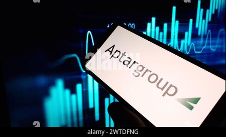 Konskie, Polen - 16. März 2024: Firmenlogo der Aptargroup auf dem Mobiltelefon Stockfoto