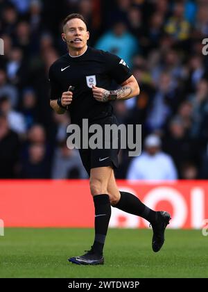 Leeds, Großbritannien. März 2024. Schiedsrichter Stephen Martin während des Spiels Leeds United FC gegen Millwall FC SKY Bet EFL Championship in Elland Road, Leeds, England, Großbritannien am 17. März 2024 Credit: Every Second Media/Alamy Live News Stockfoto