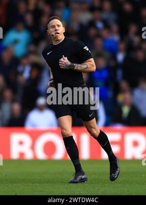 Leeds, Großbritannien. März 2024. Schiedsrichter Stephen Martin während des Spiels Leeds United FC gegen Millwall FC SKY Bet EFL Championship in Elland Road, Leeds, England, Großbritannien am 17. März 2024 Credit: Every Second Media/Alamy Live News Stockfoto