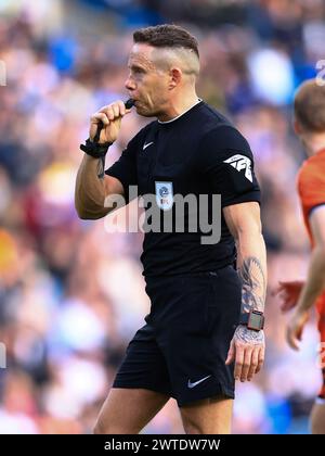 Leeds, Großbritannien. März 2024. Schiedsrichter Stephen Martin während des Spiels Leeds United FC gegen Millwall FC SKY Bet EFL Championship in Elland Road, Leeds, England, Großbritannien am 17. März 2024 Credit: Every Second Media/Alamy Live News Stockfoto