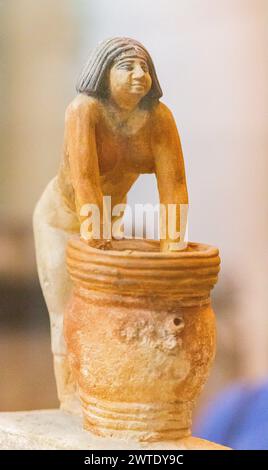 Ägyptisches Museum Kairo, Modellstatuette einer Brauerin. Stockfoto