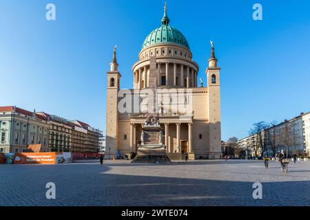 Alter Markt mit Obelisken und St. Nikolaikirche in Potsdam, Brandenburg, Brandenburg, Deutschland Stockfoto