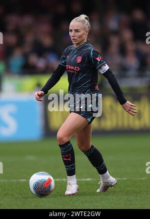 Crawley, Großbritannien. März 2024. Alex Greenwood von Manchester City während des Spiels der Barclays Women's Super League zwischen Brighton & Hove Albion und Manchester City im Broadfield Stadium in Crawley. Quelle: James Boardman/Alamy Live News Stockfoto