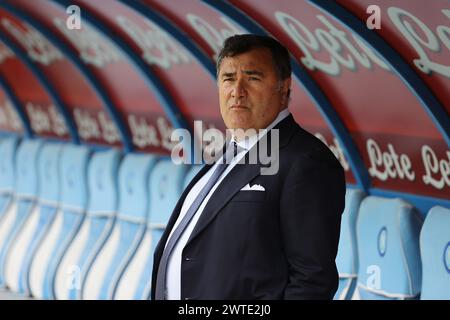 Foto Alessandro Garofalo/LaPresse 10 april 2022 Napoli, Italia Sport calcio Napoli vs Fiorentina - Campionato di calcio Serie A TIM 2021/2022 - stadio Diego Armando Maradona Nella Foto: Joe Barone Direttore Generale ACF Fiorentina Foto Alessandro Garofalo/LaPresse 10. April 2022 Neapel, Italien Sport Fußball Neapel vs Fiorentina - italienische Fußball Meisterschaft Liga A TIM 2021/2022 - Diego Armando Maradona Stadion. Im Bild: Joe Barone Generaldirektor der ACF Fiorentina Stockfoto