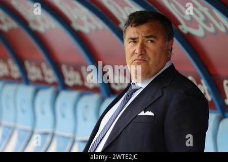 Foto Alessandro Garofalo/LaPresse 10 april 2022 Napoli, Italia Sport calcio Napoli vs Fiorentina - Campionato di calcio Serie A TIM 2021/2022 - stadio Diego Armando Maradona Nella Foto: Joe Barone Direttore Generale ACF Fiorentina Foto Alessandro Garofalo/LaPresse 10. April 2022 Neapel, Italien Sport Fußball Neapel vs Fiorentina - italienische Fußball Meisterschaft Liga A TIM 2021/2022 - Diego Armando Maradona Stadion. Im Bild: Joe Barone Generaldirektor der ACF Fiorentina Stockfoto