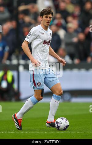 Pau Torres von Aston Villa in Aktion während des Premier League-Spiels West Ham United gegen Aston Villa im London Stadium, London, Vereinigtes Königreich, 17. März 2024 (Foto: Gareth Evans/News Images) Stockfoto