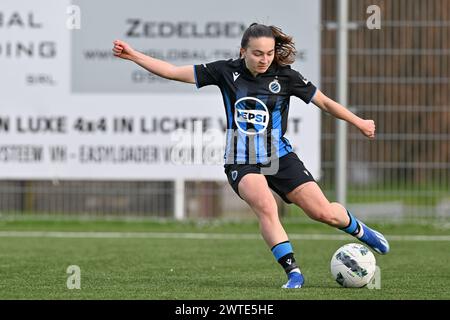 Angel Kerkhove (13) vom Club YLA, das während eines Frauenfußballspiels zwischen Club Brugge Dames YLA und AA Gent Ladies im Halbfinale der Saison 2023 - 2024 des Belgischen Frauenpokals am Sonntag, den 16 . März 2024 in Aalter, BELGIEN, gezeigt wurde . FOTO SPORTPIX | David Catry Stockfoto