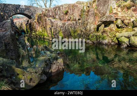 Birks Brücke, ein Klasse 2 aufgeführten Struktur über den Fluss Offshore-in der Nähe von Seathwaite, Duddon Valley, Cumbria Stockfoto