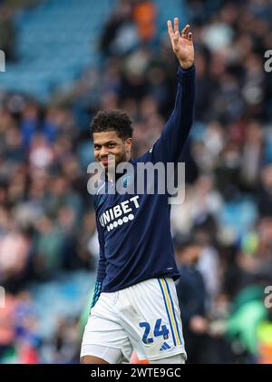 Elland Road, Leeds, Yorkshire, Großbritannien. März 2024. EFL Championship Football, Leeds United gegen Millwall; Georginio Rutter von Leeds United feiert mit den Fans beim Finale Whiststle Credit: Action Plus Sports/Alamy Live News Stockfoto