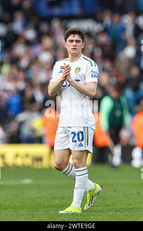 Elland Road, Leeds, Yorkshire, Großbritannien. März 2024. EFL Championship Football, Leeds United gegen Millwall; Daniel James von Leeds United applaudiert den Fans beim Finale Whistle Credit: Action Plus Sports/Alamy Live News Stockfoto