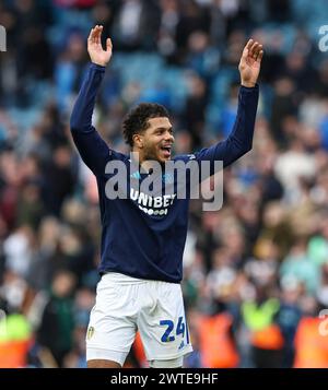 Elland Road, Leeds, Yorkshire, Großbritannien. März 2024. EFL Championship Football, Leeds United gegen Millwall; Georginio Rutter von Leeds United feiert mit den Fans beim Finale Whiststle Credit: Action Plus Sports/Alamy Live News Stockfoto