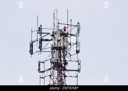 Ein Mobilfunkturm im Südwesten von Ontario, Kanada. Stockfoto