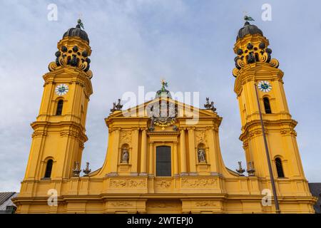 Die Theaterkirche St. Cajetan und Adelaide ist eine katholische Kirche in München. Gebaut von 1663 bis 1690. Stockfoto