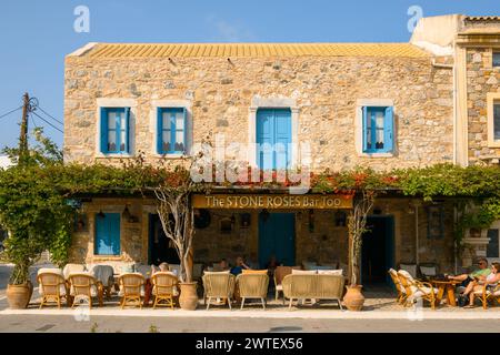 Kos, Griechenland - 12. Mai 2023: Griechische Architektur der Stadt Kardamena auf der Insel Kos, Griechenland Stockfoto