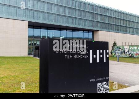 München - 23. Dezember 2021: Die Hochschule für Fernsehen und Film München ist eine öffentlich finanzierte Filmhochschule in München, die 1966 per Dekret gegründet wurde Stockfoto