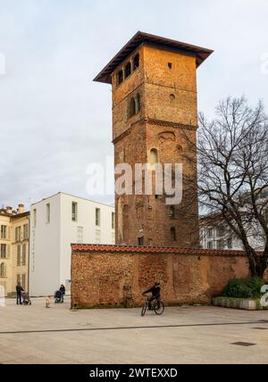 Mailand, Italien - 28. Februar 2024: Mittelalterliche Ruinen mit dem Gorani-Turm, 11. Jahrhundert Stockfoto