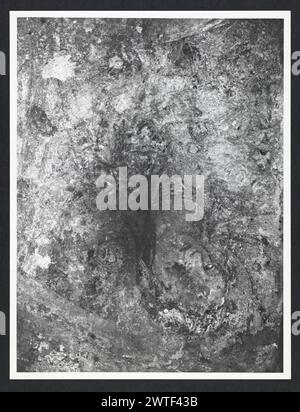 Latium Latina Fondi Abtei von S. Magno2. Hutzel, Max 1960-1990 Außen- und Innenansicht der Abteiruinen, einschließlich eines beschädigten Freskos. Allgemeine Anmerkungen: Ansichten mit den Nummern H-33 bis H-47 sind Teil der numerischen Sequenz für Madonna del Soccorso. Der in Deutschland geborene Fotograf und Gelehrte Max Hutzel (1911–1988) fotografierte in Italien von den frühen 1960er Jahren bis zu seinem Tod. Das Ergebnis dieses Projektes, von Hutzel als Foto Arte Minore bezeichnet, ist eine gründliche Dokumentation der kunsthistorischen Entwicklung in Italien bis zum 18. Jahrhundert, einschließlich der Objekte der Etrusker und Römer sowie der frühen Medie Stockfoto