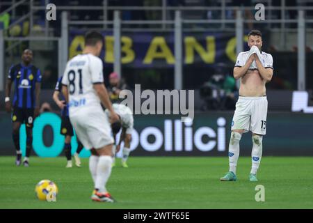 Mailand, Italien. März 2024. Amir Rrahmani vom SSC Napoli reagiert, nachdem Matteo Darmian vom FC Internazionale den Gastgeber beim Spiel der Serie A in Giuseppe Meazza in Mailand mit 1-0 Punkten in Führung gebracht hatte. Der Bildnachweis sollte lauten: Jonathan Moscrop/Sportimage Credit: Sportimage Ltd/Alamy Live News Stockfoto