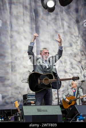 Steve Harley tritt beim Rock 'n' Horsepower Event auf, das im Hurtwood Park Polo Club in Ewhurst, Surrey, Großbritannien stattfindet. Die Veranstaltung wurde zur Unterstützung von Prostate Cancer UK durchgeführt. Ewhurst, Surrey, England, Großbritannien. September 2015. Steve Harley, Frontmann der britischen Rockband Cockney Rebel, starb am 17. März 2024 im Alter von 73 Jahren. Stockfoto