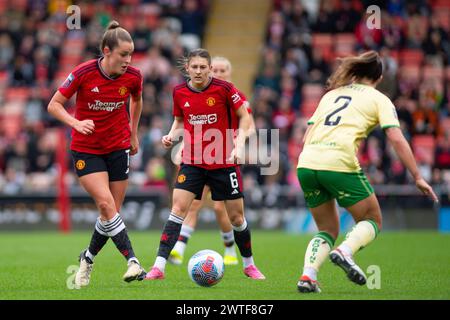 Manchester, Großbritannien. März 2024. Manchester United Mittelfeldspielerin Ella Toone (7) gegen Bristol City Ella Powell (2) während des Spiels der barclays Damen in der Superliga von Manchester United gegen Bristol City im Leigh Sports Valley Stadium 17. März 2024 (Jayde Chamberlain/ SPP) Credit: SPP Sport Press Photo. /Alamy Live News Stockfoto