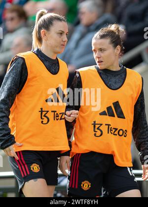 Manchester, Großbritannien. März 2024. Manchester United Mittelfeldspieler Hayley Ladd (12) mit Gemma Evans (15) während der barclays Super League Spiel von Manchester United gegen Bristol City im Leigh Sports Valley Stadium 17. März 2024 (Jayde Chamberlain/ SPP) Credit: SPP Sport Press Photo. /Alamy Live News Stockfoto
