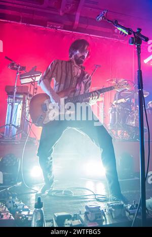 Cristiano Godano spielt Gitarre während Marlene Kuntz 'Catartica Tour 30th 2024', Musikkonzert in Ciampino (RM), Italien, 15. März 2024 Stockfoto