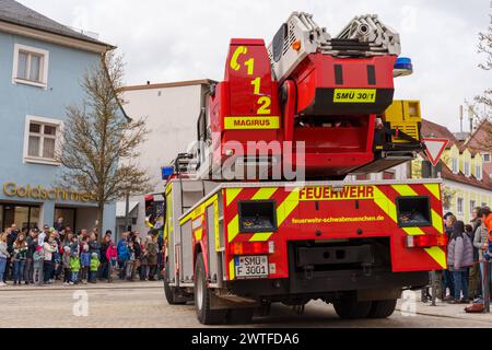 Schwabmünchen, Bayern, Deutschland - 17. März 2024: Feuerwehr-Einsatzfahrzeug, Schriftzug und Logo auf dem Rettungsfahrzeug.mit vielen Feuerwehrfahrzeugen auf dem Schwabmünchener Frühlingsfest ausgestellt *** Einsatzfahrzeug der Feuerwehr, Schriftzug und Logo auf dem Rettungsfahrzeug. Ausgetsellt mit vielen Feuerwehrautos auf dem Frühlingsfest Schwabmünchen Stockfoto