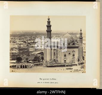 Kairo mit Blick auf die Zitadelle von links. Wilhelm Hammerschmidt, Fotograf (deutsch, geb. Preußen, gestorben 1869) 1860er Jahre Ein Blick auf die linke Seite der Zitadelle von Saladin in Kairo von einem hohen Aussichtspunkt. (Recto) oben rechts, in Bleistift: '9'; (rückseitig) unten links, in Bleistift: 'A 32 21 (Hammar)' Stockfoto