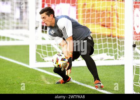 Columbus, Ohio, USA. März 2024. Der Torhüter Patrick Schulte (28) der Columbus Crew wärmt sich auf, bevor er in Columbus, Ohio, gegen die New York Red Bulls antritt. Brent Clark/Cal Sport Media/Alamy Live News Stockfoto