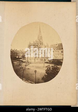 St. Pierre, Caen. William J. Stillman, Fotograf (amerikanisch, 1828–1901) um 1861 Blick auf das südliche Ende der Eglise Saint-Pierre de Caen von der anderen Seite des Boulevard des Alliés. (Recto, Mount) oben rechts, handgeschrieben mit Bleistift: '1'; unten links, handgeschrieben mit Bleistift: '[verblasst bis fast unmerklich] St. Pierre, Caen' Stockfoto