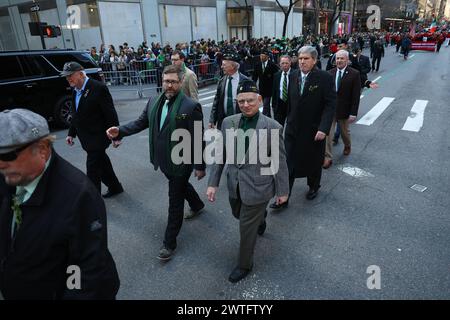 Veteranenkorp des 69. regimentmarsches in der St. Patrick's Day Parade auf der Fifth Avenue in New York, New York, Samstag, 16. März 2024. Die St. Patrick's Day Parade, eine der ältesten und größten Traditionen New Yorks, findet zum 263. Mal auf der Fifth Avenue statt. (Foto: Gordon Donovan) Stockfoto