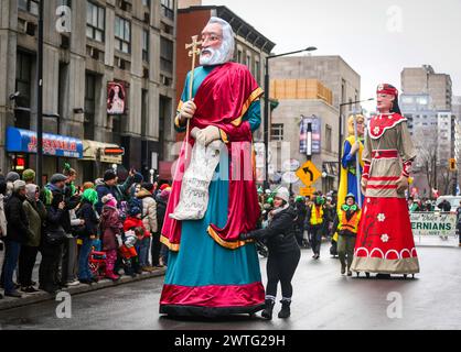 Montreal, Quebec, Kanada. März 2024. Montreal's 2024 St. Patrick's Day Parade findet in der Saint-Catherine Street statt. (Kreditbild: © Serkan Senturk/ZUMA Press Wire) NUR REDAKTIONELLE VERWENDUNG! Nicht für kommerzielle ZWECKE! Stockfoto