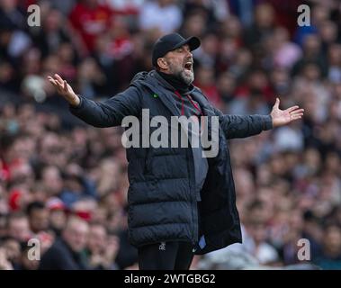 (240318) -- MANCHESTER, 18. März 2024 (Xinhua) -- Liverpool-Cheftrainer Jurgen Klopp reagiert beim Viertelfinalspiel des FA Cup zwischen Manchester United und Liverpool am 17. März 2024 in Manchester. (XINHUA) NUR FÜR REDAKTIONELLE ZWECKE. NICHT ZUM VERKAUF FÜR MARKETING- ODER WERBEKAMPAGNEN. KEINE VERWENDUNG MIT NICHT AUTORISIERTEN AUDIO-, VIDEO-, DATEN-, REGALLISTEN, CLUB-/LEAGUE-LOGOS ODER LIVE-DIENSTEN. ONLINE-IN-MATCH-NUTZUNG AUF 45 BILDER BESCHRÄNKT, KEINE VIDETEMULATION. KEINE VERWENDUNG BEI WETTEN, SPIELEN ODER PUBLIKATIONEN FÜR EINZELNE CLUBS/LIGA/SPIELER. Stockfoto