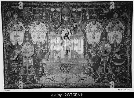 Grotesk mit Triumph des Überflusses. Wauters, Michel (Niederländisch (nach 1600), ACT.1651-d.1679) (Werkstatt) [Weber] c. 1650 Gobelin Abmessungen: H 11' x B 17' Gobelin Materialien/Techniken: Unbekannt Kultur: Flämisches Weberzentrum: Antwerpen Besitz Geschichte: Französisch & Co. Gekauft von Jacques Seligmann et fils, n.d.; verkauft an William Randolph Hearst 2/1924 [SS 22708]. French & Co. Erhalten von Parish Watson, in Rechnung gestellt am 19.10.1938; zurückgegeben am 3/1939 [SS 19265]. Die Hearst Foundation erhielt 1957 die Walters Art Gallery. USA, Maryland, Baltimore, Walters Art Gallery, Akno. Stockfoto