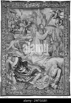 Die Qual Christi. Unbekannt ca. 1520-1530 Wandteppich Abmessungen: H 9'8' x B 7' Wandteppich Materialien/Techniken: Wolle & Seide Kultur: Südniederländische Besitzgeschichte: Herzog von Estremera Coll., Spanien. French & Co. Gekauft von Lionel Harris, Rechnungsstellung 7.12.1928; verkauft Mrs. Percy Straus 29/1928 [SS 32473]. French & Co. Gekauft von Parke-Bernet Galleries (Verkauf in Straus) 13/1945 [SS 43775]. Deutschland, Hamburg, Hamburg, Museum für Kunst und Gewerbe, accno. 1960.107/St.150. Auf dem Ölberg (Oelberg) betet Christus nachts im Garten Gethsemane in der Nähe von 3 Schlafapsoteln; Engel erscheint am Himmel Stockfoto