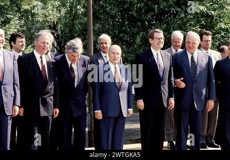 Kopenhagen, Dänemark /21-22. Juni 1993/ Europäische Staats- und Regierungschefs beim europäischen Gipfel in Kopenhagen Dänemark, französischer Präsident Francois mitterand und deutscher Kanzler Helmut Kohl, dänischer Premierminister Poul nyrup rasmussen und der britische Premierminister PM john Major usw. (Photo.Francis Joseph Dean/Dean Pictures) Stockfoto