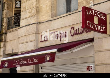 Bordeaux , Frankreich - 03 12 2024 : La toque cuivree Logo Marke und Textzeichen der lokalen Caneles französisch Konditorei Hersteller traditionellen Canelé aus Bordea Stockfoto