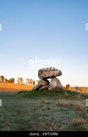 Der Teufelsden bei Sonnenaufgang. Marlborough, Wiltshire, England Stockfoto