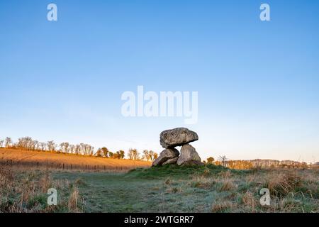 Der Teufelsden bei Sonnenaufgang. Marlborough, Wiltshire, England Stockfoto