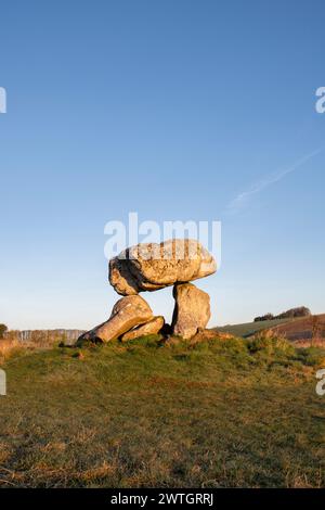 Der Teufelsden bei Sonnenaufgang. Marlborough, Wiltshire, England Stockfoto